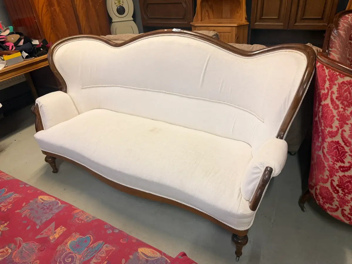 Rokoko stila sofa