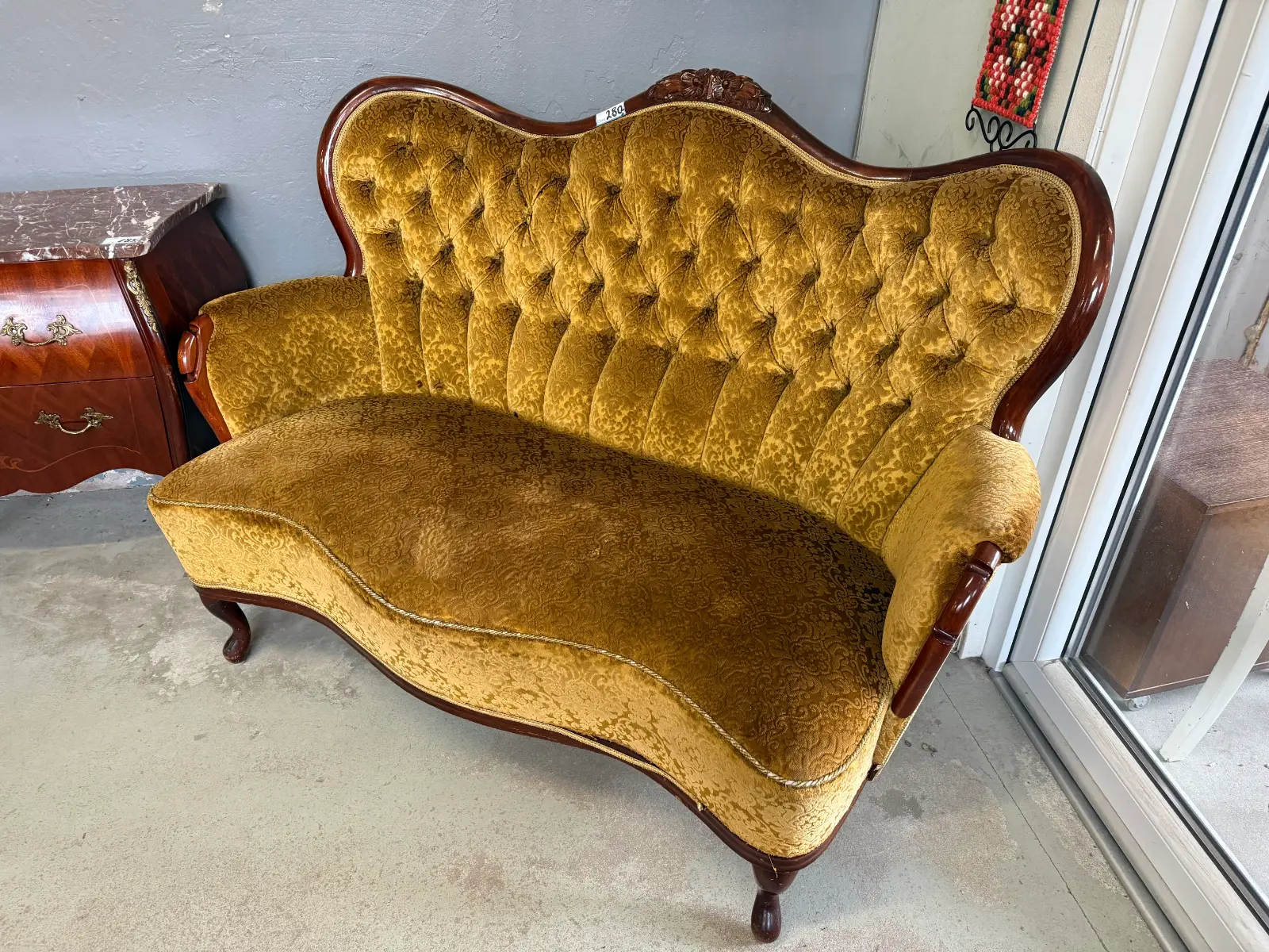 Rokoko stila sofa