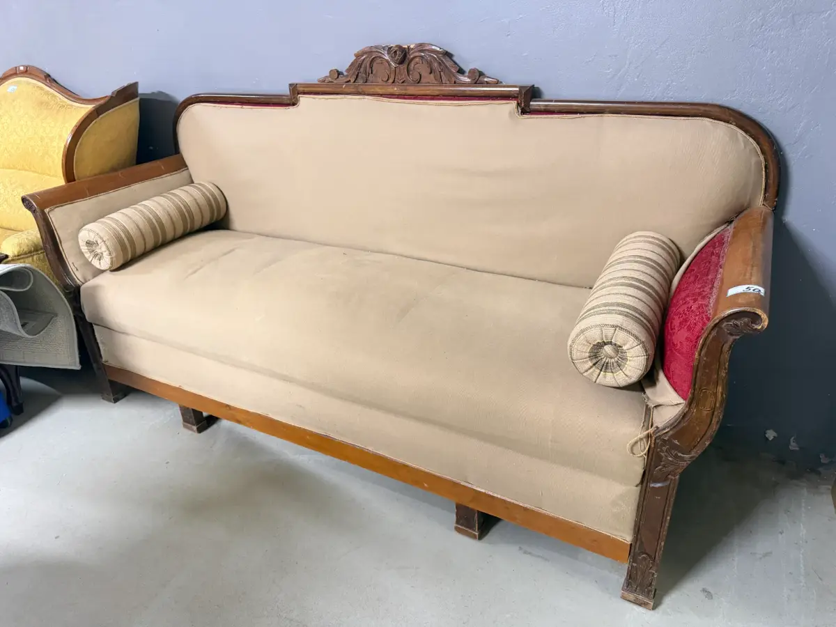 Bīdermeijera stila sofa